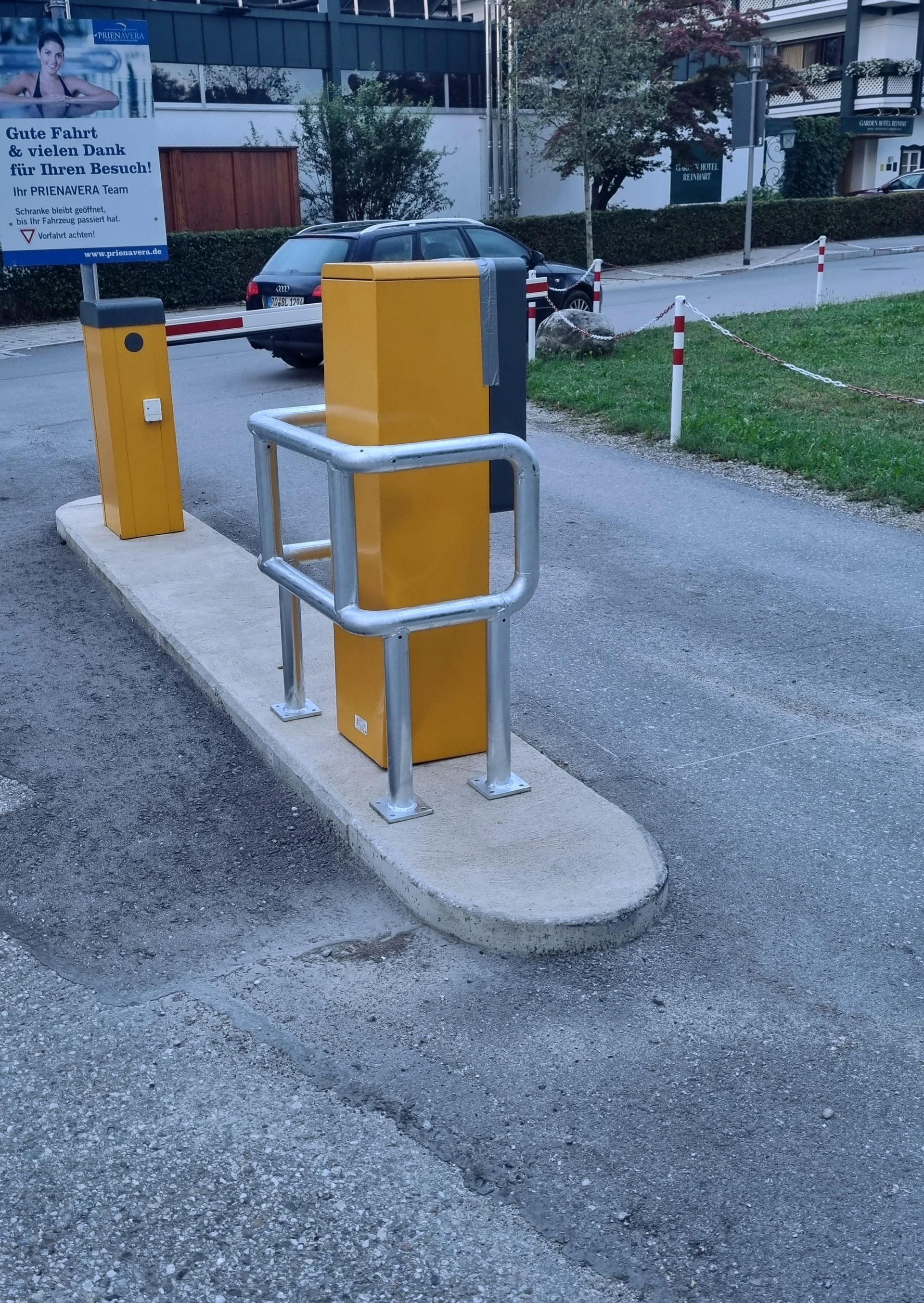 Polleranlage mit Rammschutz aus Stahl