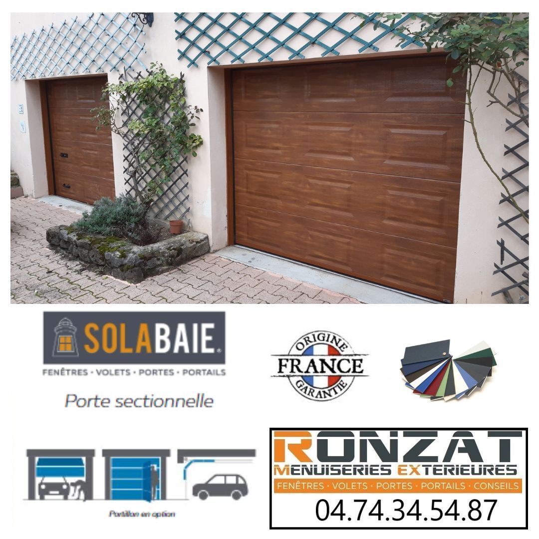 Porte de garage blanche avec encadrement noir. Logos « RONZAT » et « Fabriqué en France » affichés.