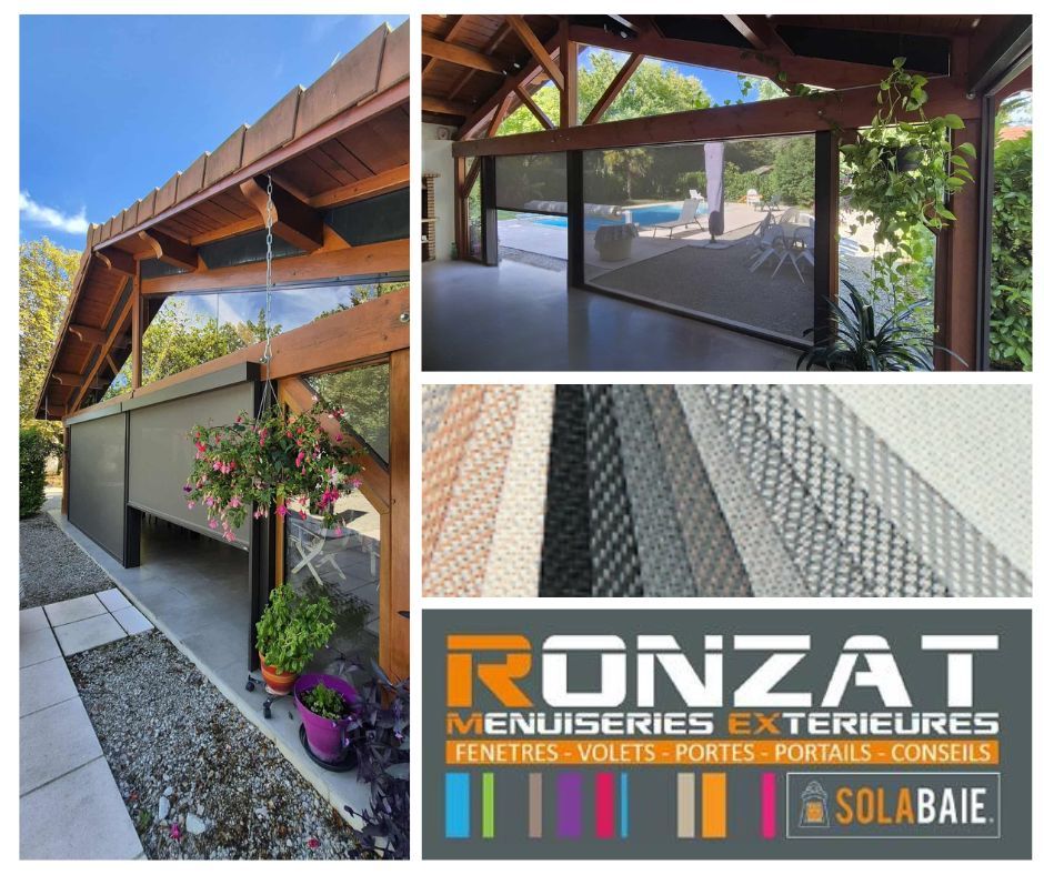 Espace extérieur avec stores rétractables, structure en bois, vue sur la piscine et échantillons de tissus.