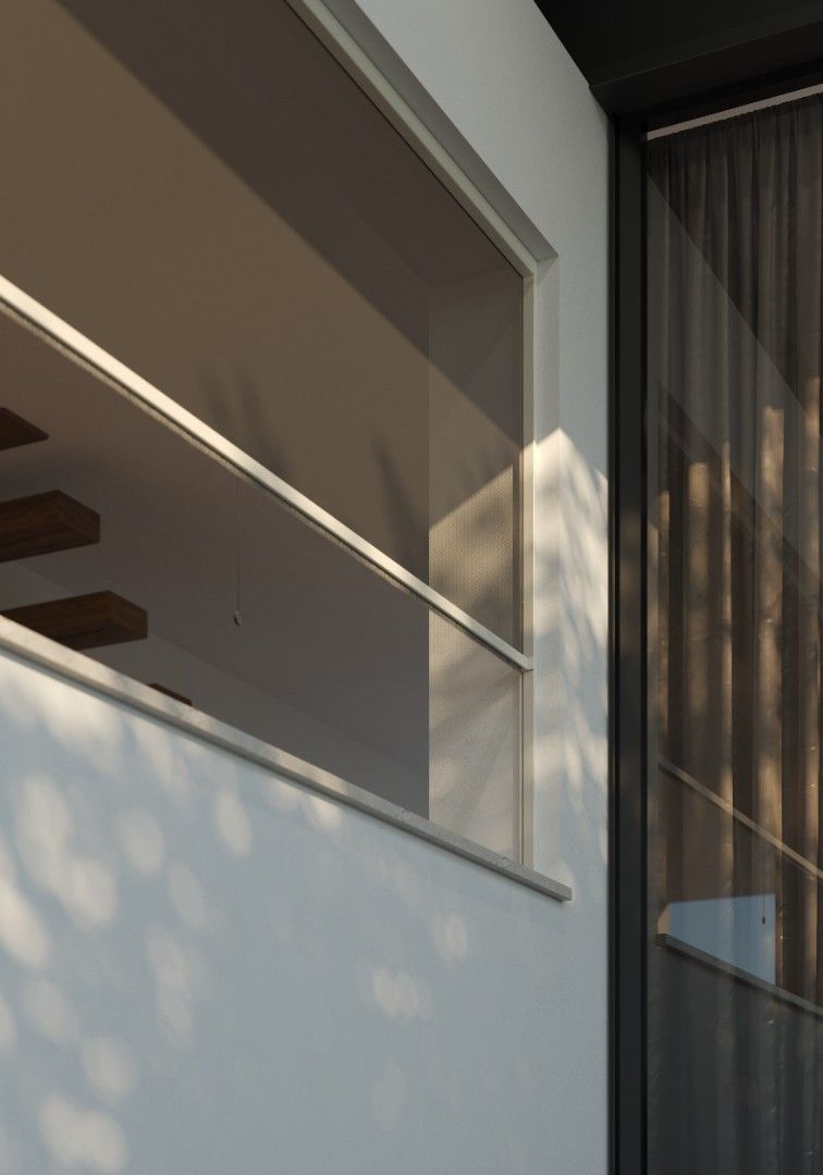 Extérieur blanc du bâtiment avec une grande fenêtre, vue partielle sur l'escalier et façade vitrée. La lumière du soleil projette des ombres.