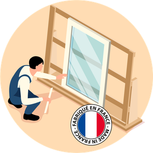 Homme installant une fenêtre avec le label « Made in France ».