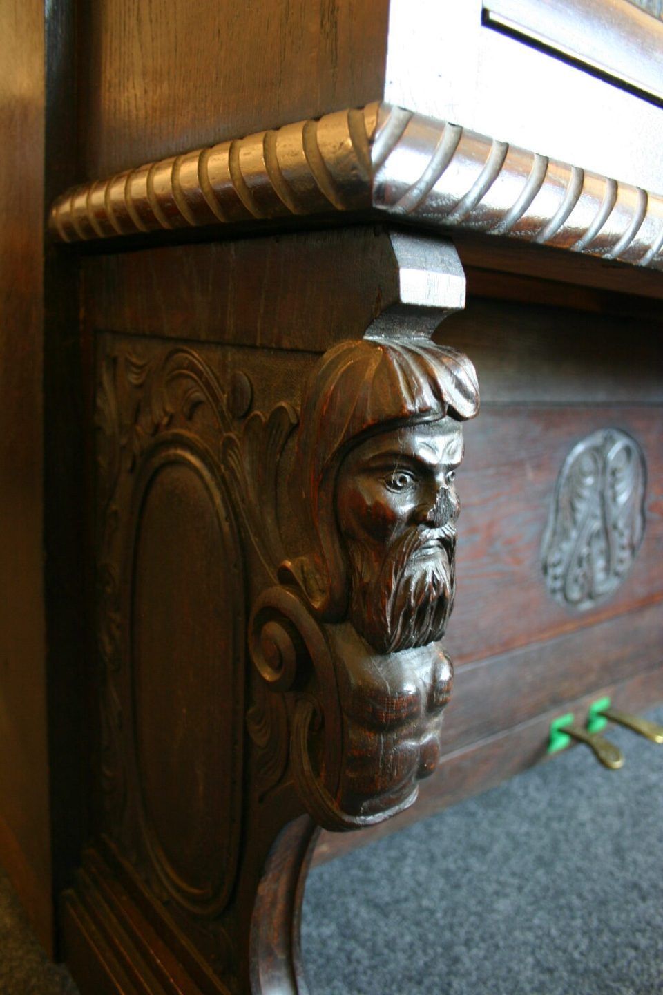 Klavier ohne Firmierung, Foto von Harald Schlecker