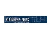 Logo der KLEINHENZ+FRIES Metallbearbeitung GmbH, mit Text und einer Blaupausengrafik auf einem dunkelblauen Rechteck.