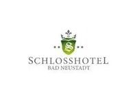 Logo für SchlossHotel Bad Neustadt: Wappen mit Krone, „S“ darin und Hotelname.