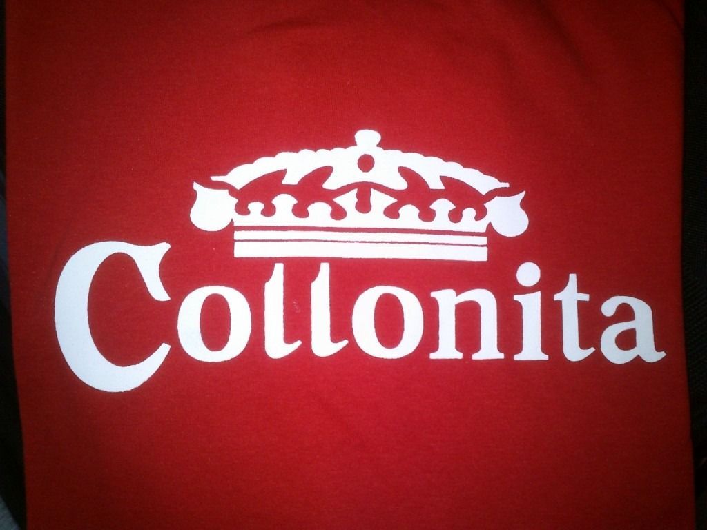 Una camiseta roja con la palabra Cottonita.