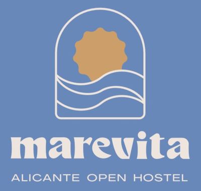 Logotipo para Marevita Alicante Open Hostel: arco con sol sobre l&iacute;neas onduladas; texto "marevita" y "Alicante Open Hostel".