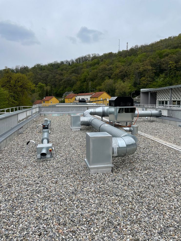 Ventilation sur le toit d'un bâtiment