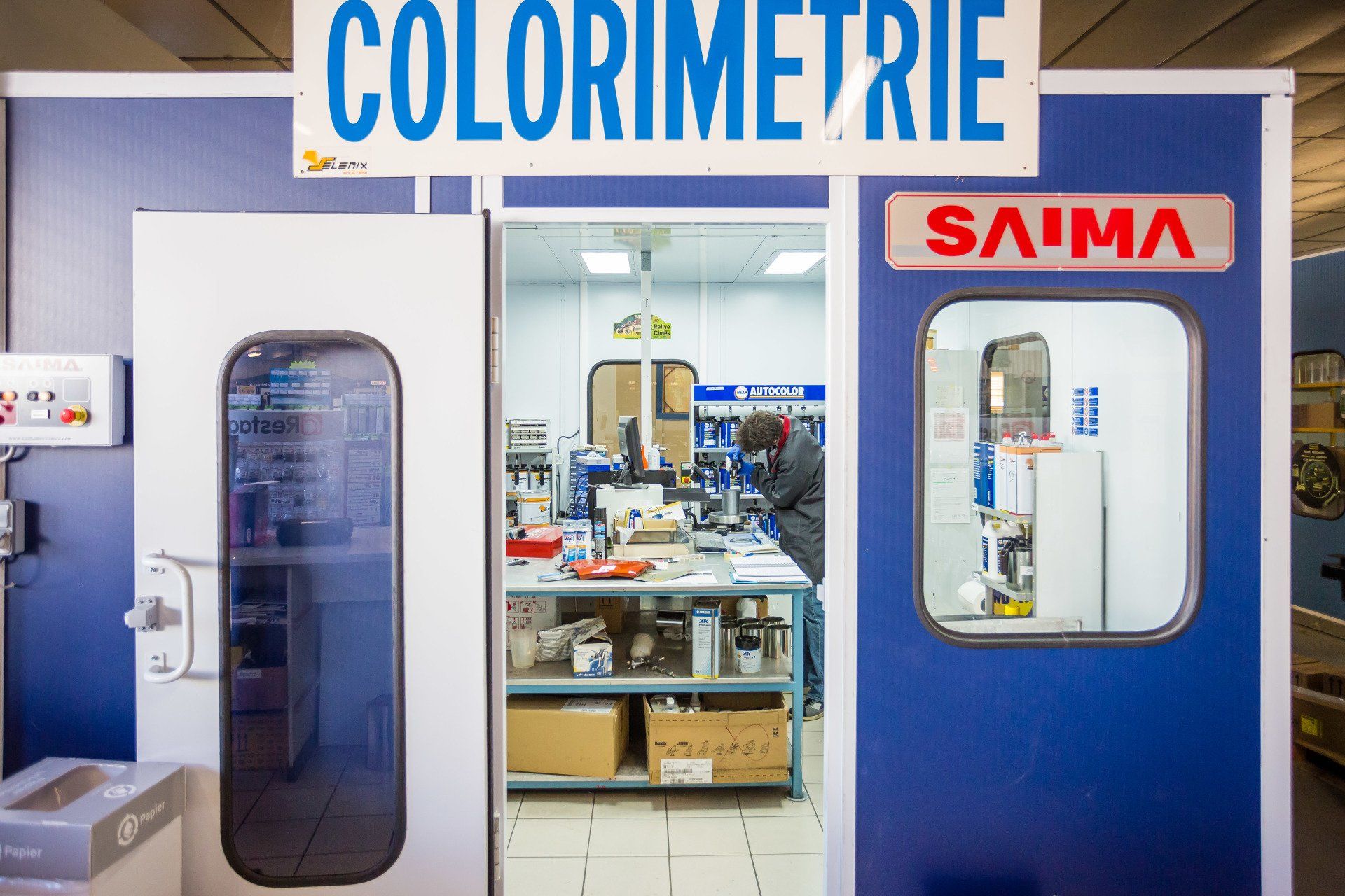 L'entrée de l'atelier de colorimétrie.