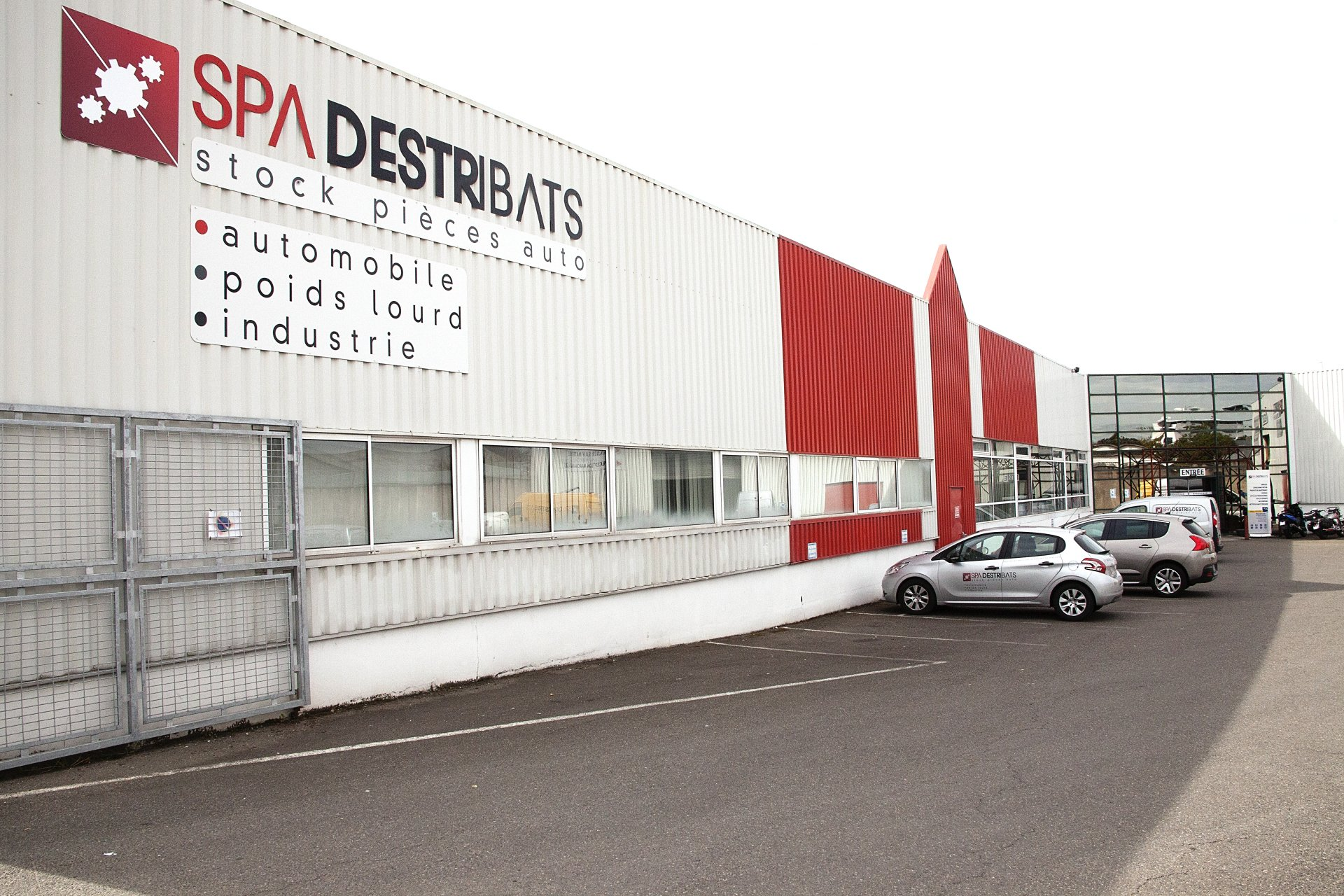 Devanture du magasin et atelier SPA Destribats.