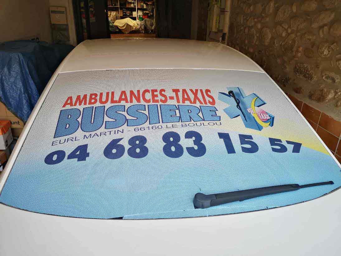 Vitre arrière de l'ambulance taxi Bussière