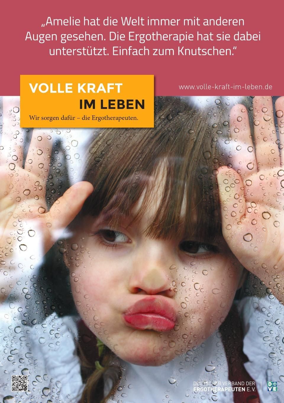 Praxis für Ergotherapie und Logopädie Brückner - Kleines Mädchen guckt durch eine Glasscheibe mit Wassertropfen