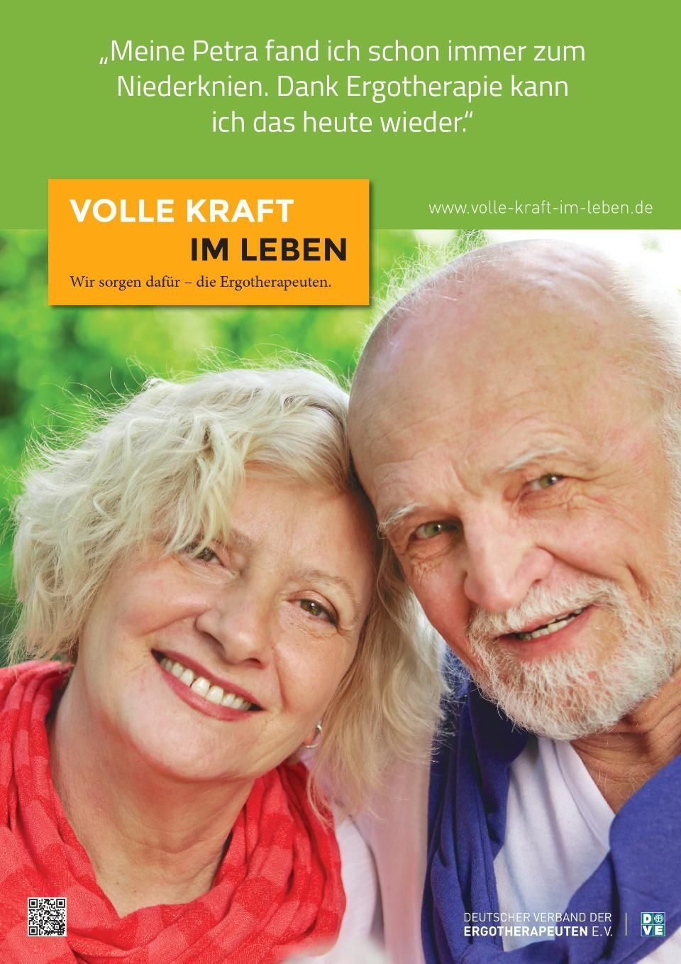 Praxis für Ergotherapie und Logopädie Brückner - Älteres Ehepaar legt die Köpfe zusammen und lächelt in die Kamera