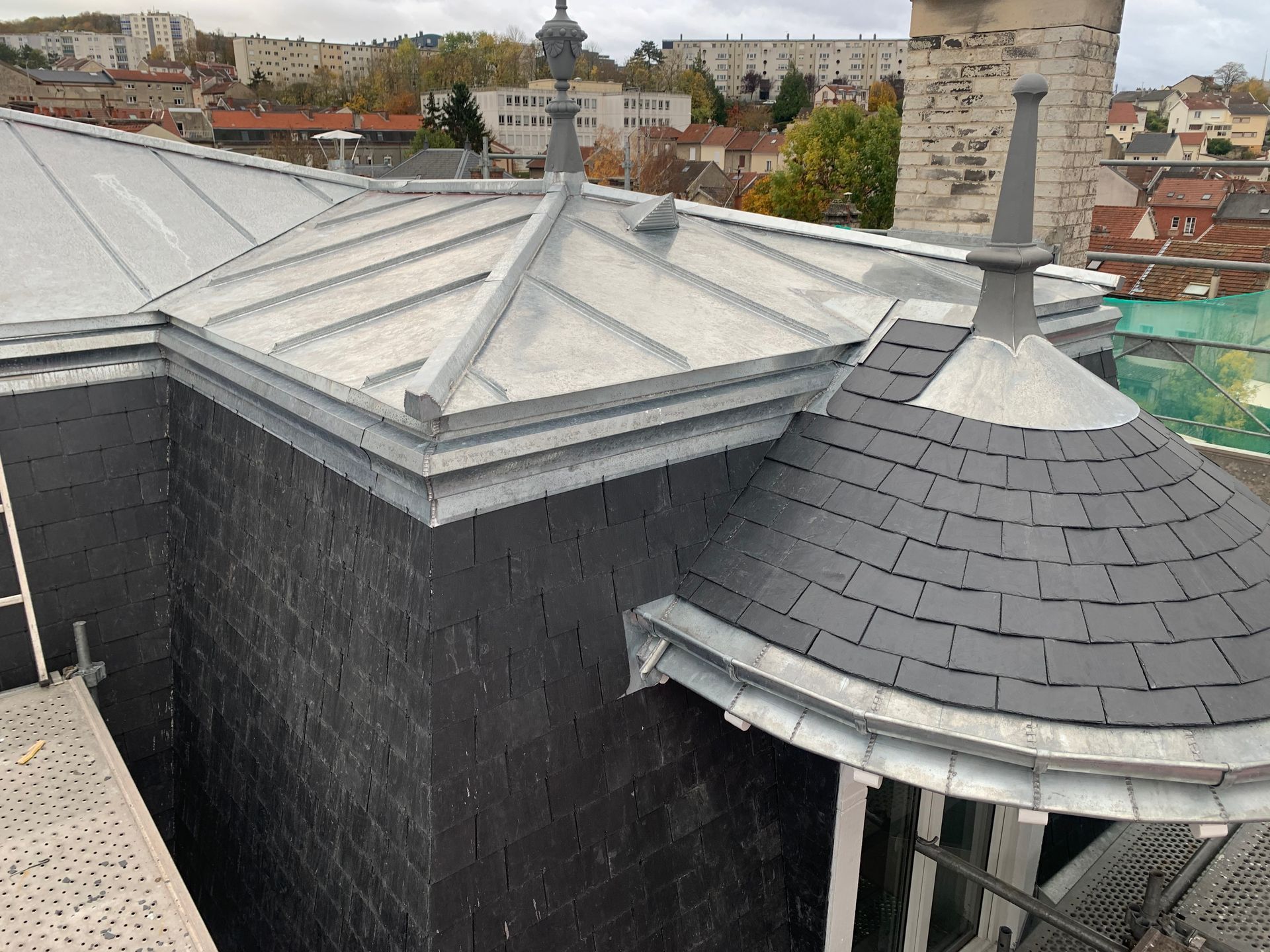 Ardoise et bac acier