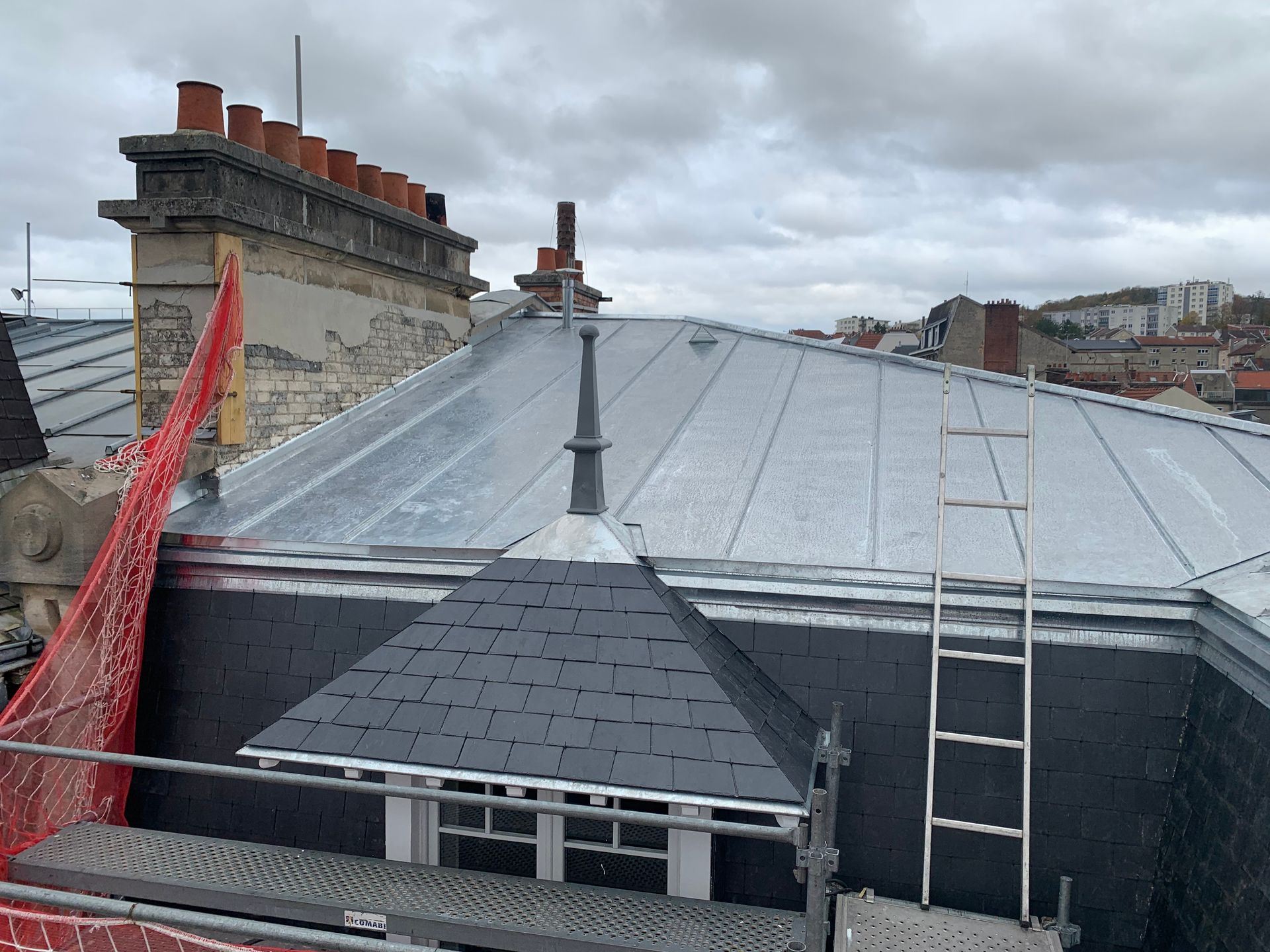 Toiture bac acier + ardoise