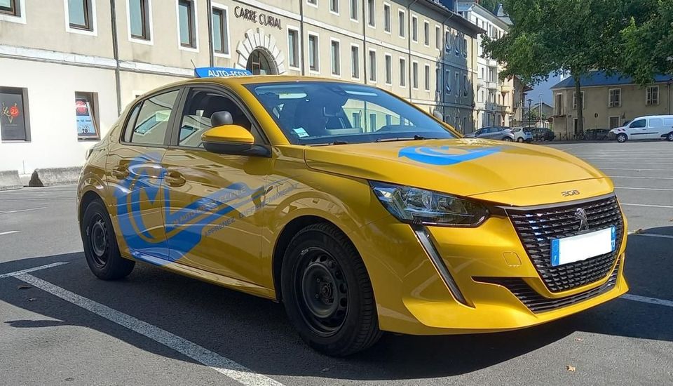 Voiture de conduite CM AUTO-ÉCOLE