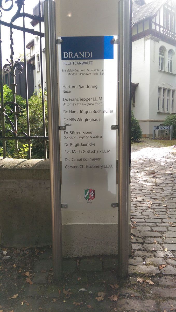Ein Schild an einem Mast mit der Aufschrift „Annex“