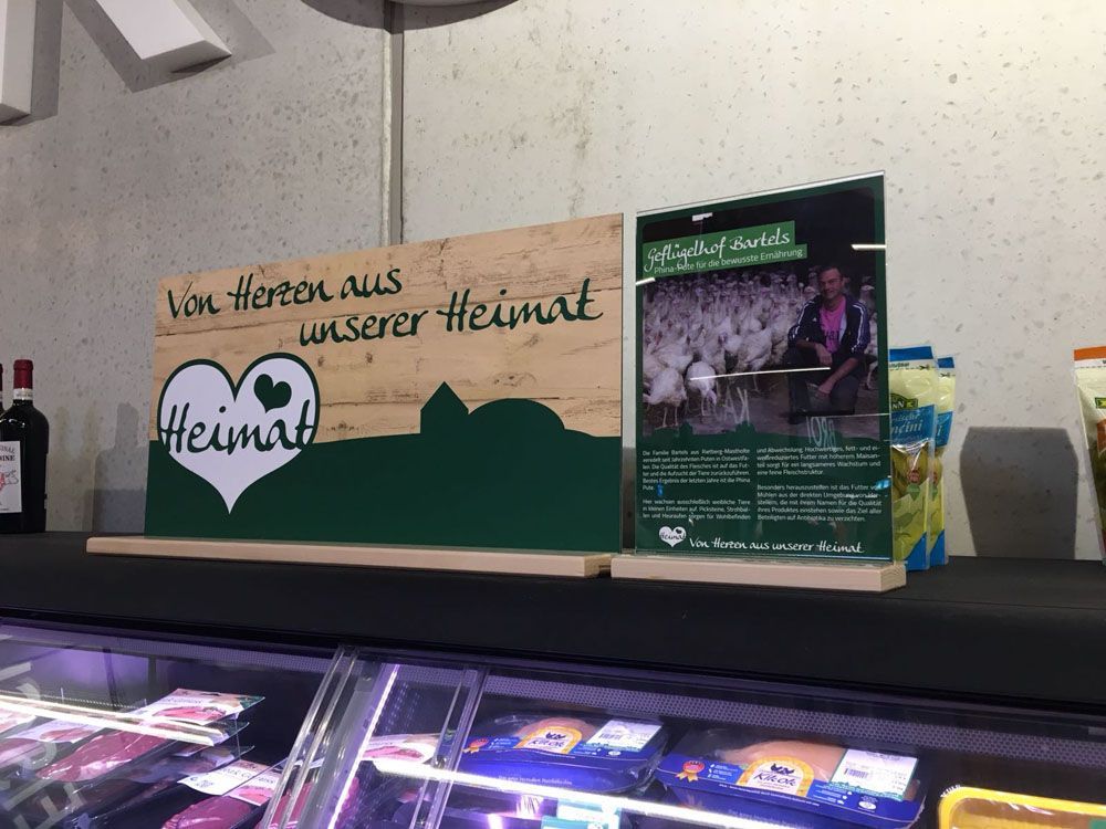 A sign that says ' von herzen aus unserer heimat ' on it