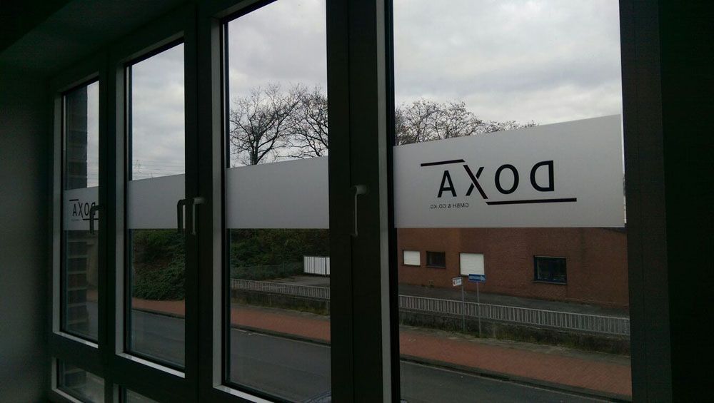 Ein Fenster mit dem Wort Axoo darauf