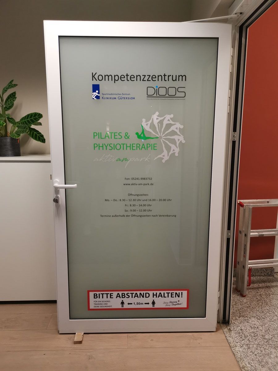 Eine Tür, auf der das Wort „Dios“ steht