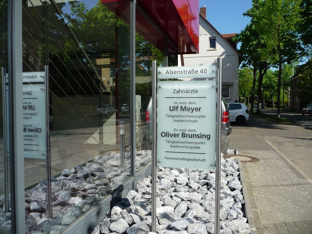 Ein Schild mit der Aufschrift Ulf Meyer