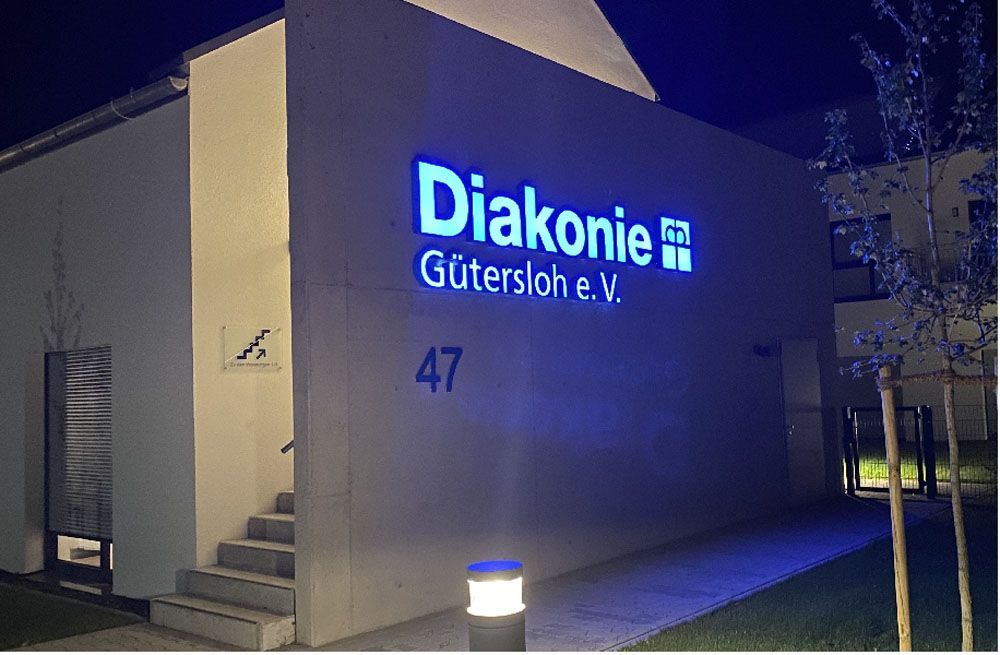 Ein Gebäude mit der Aufschrift „Diakonie“