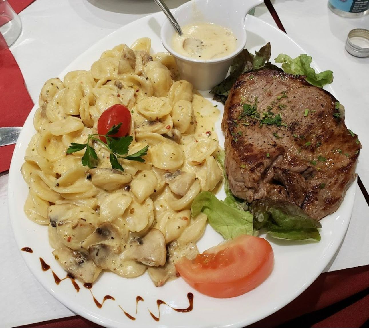 Plats de pâtes et viandes