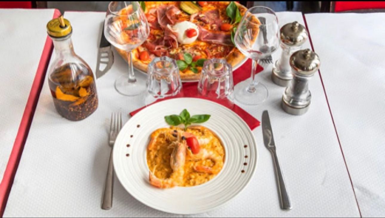 Pâtes aux écrevisses et pizza