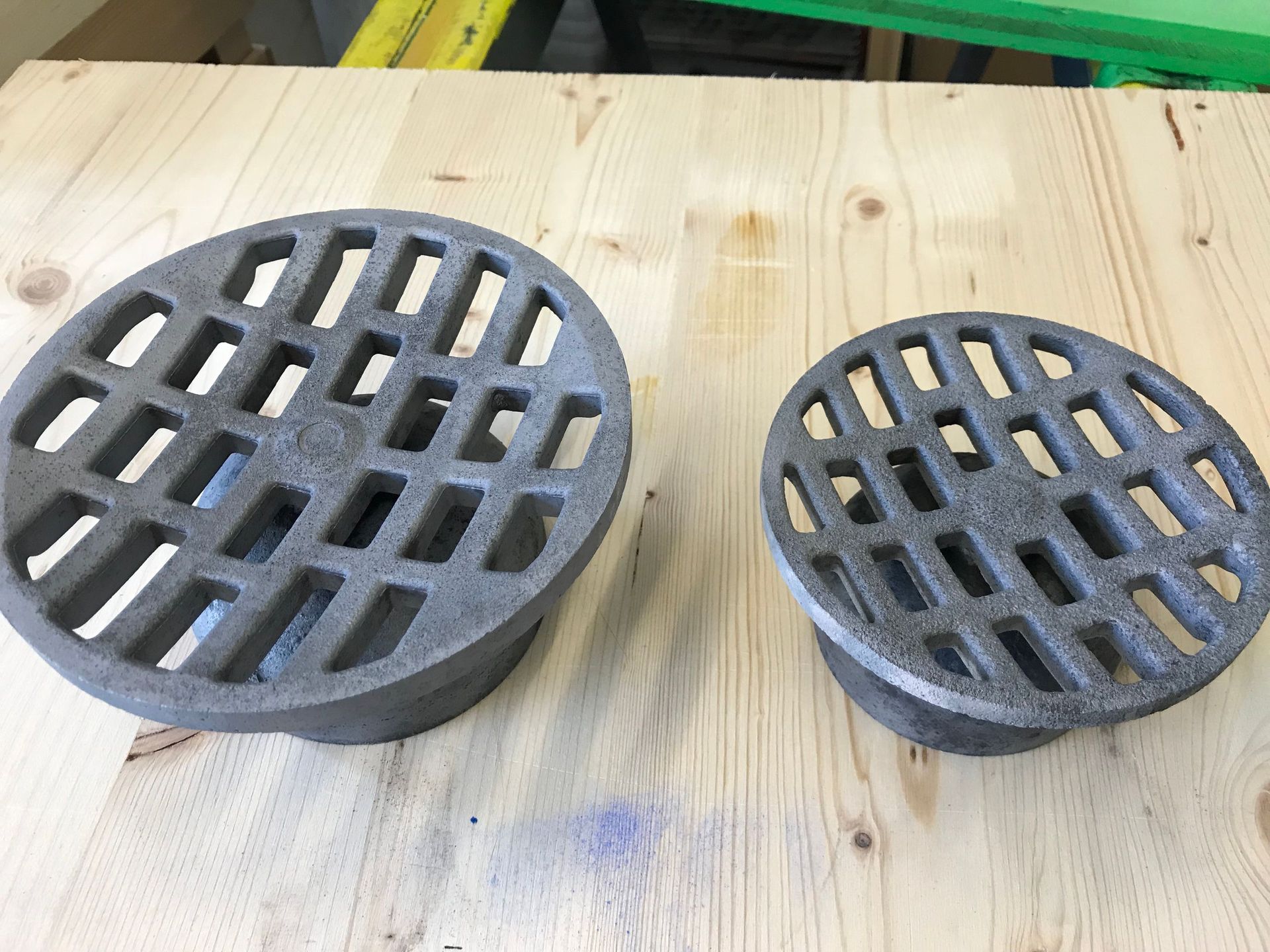 Abflussdeckel nach dem Sandstrahlen - Malergeschäft Richner