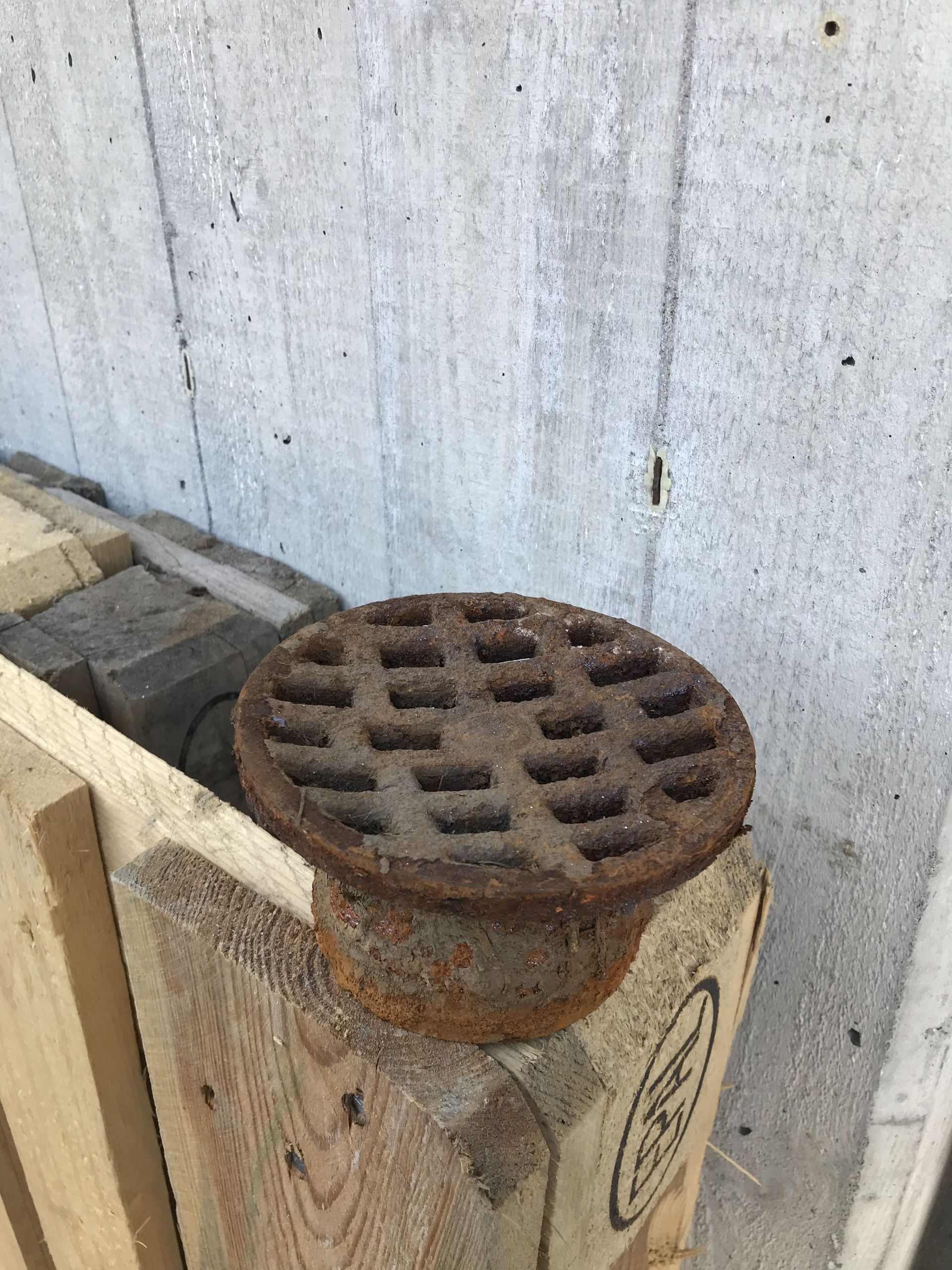 Abflussdecke lvor demSandstrahlen - Malergeschäft Richner