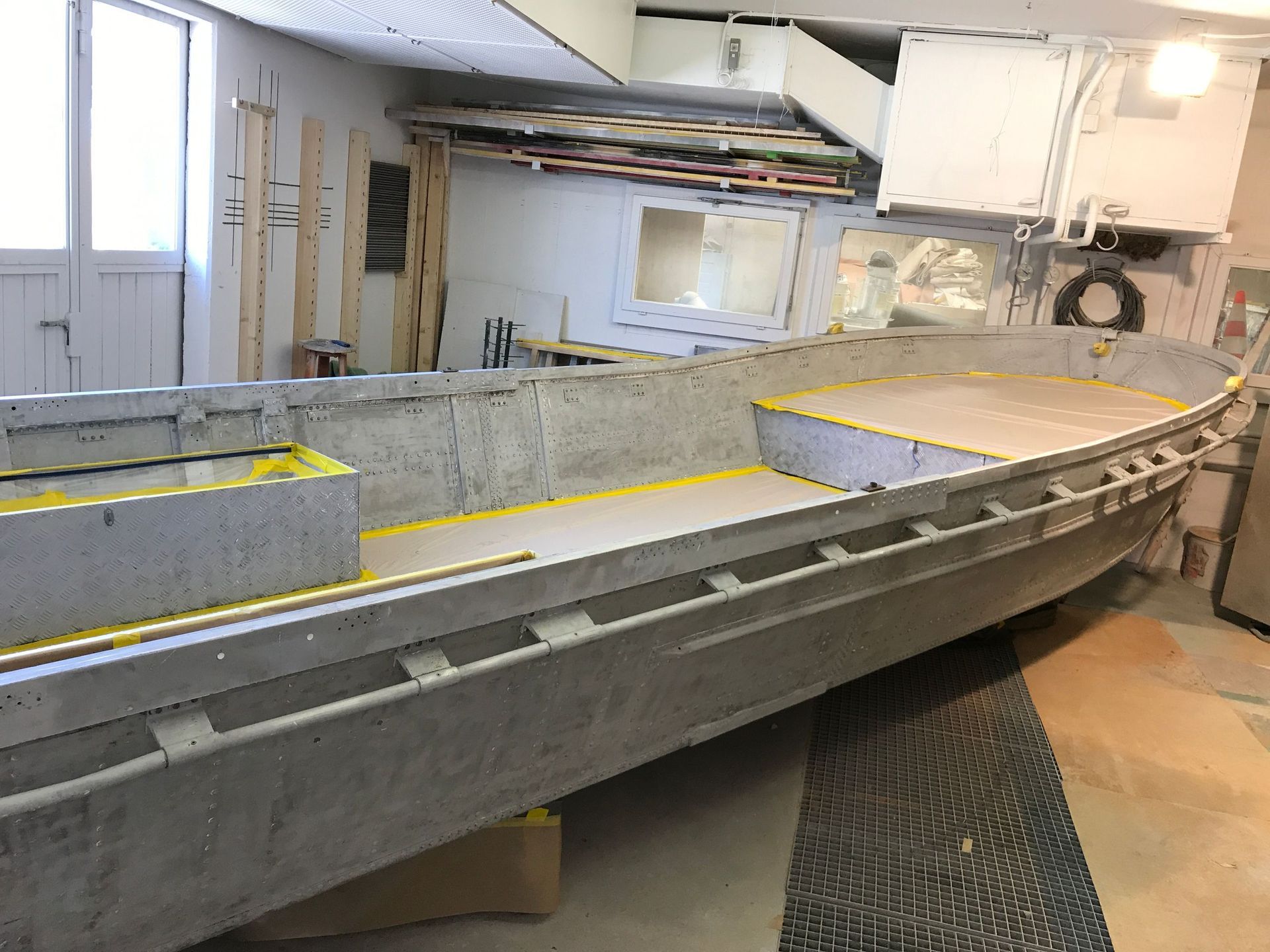 Alluboot nach dem Sandstrahlen - Malergeschäft Richner