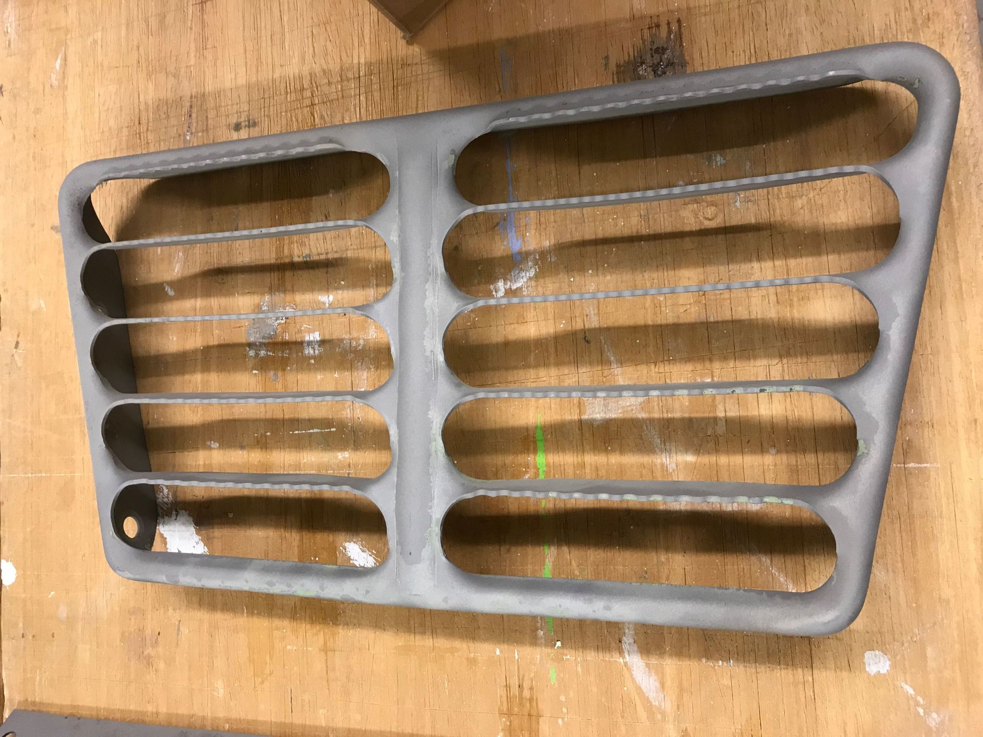 Diverse Kleinteile von Landmaschinen nach dem Sandstrahlen 2 - Malergeschäft Richner