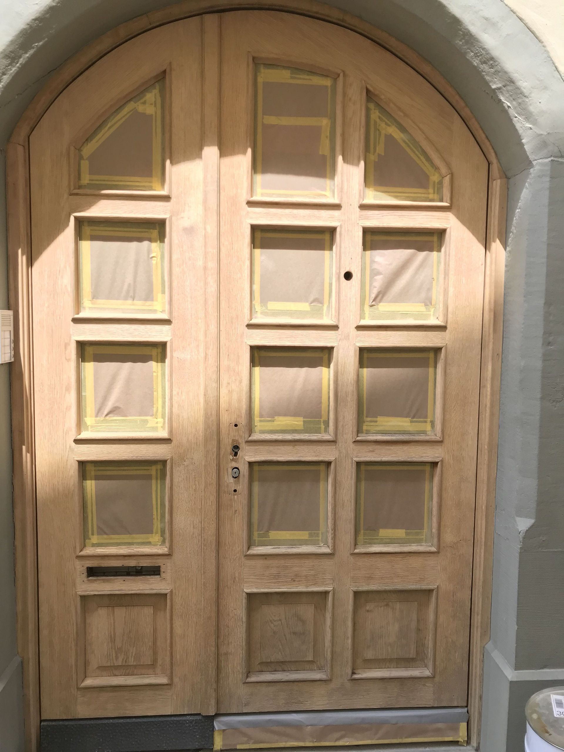 Eichen Hauseingangstüre nach dem Sandstrahlen - Malergeschäft Richner