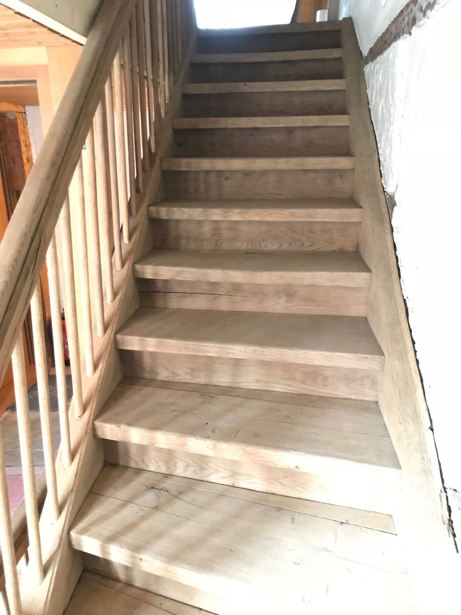 Treppen nachher - Malergeschäft Richner