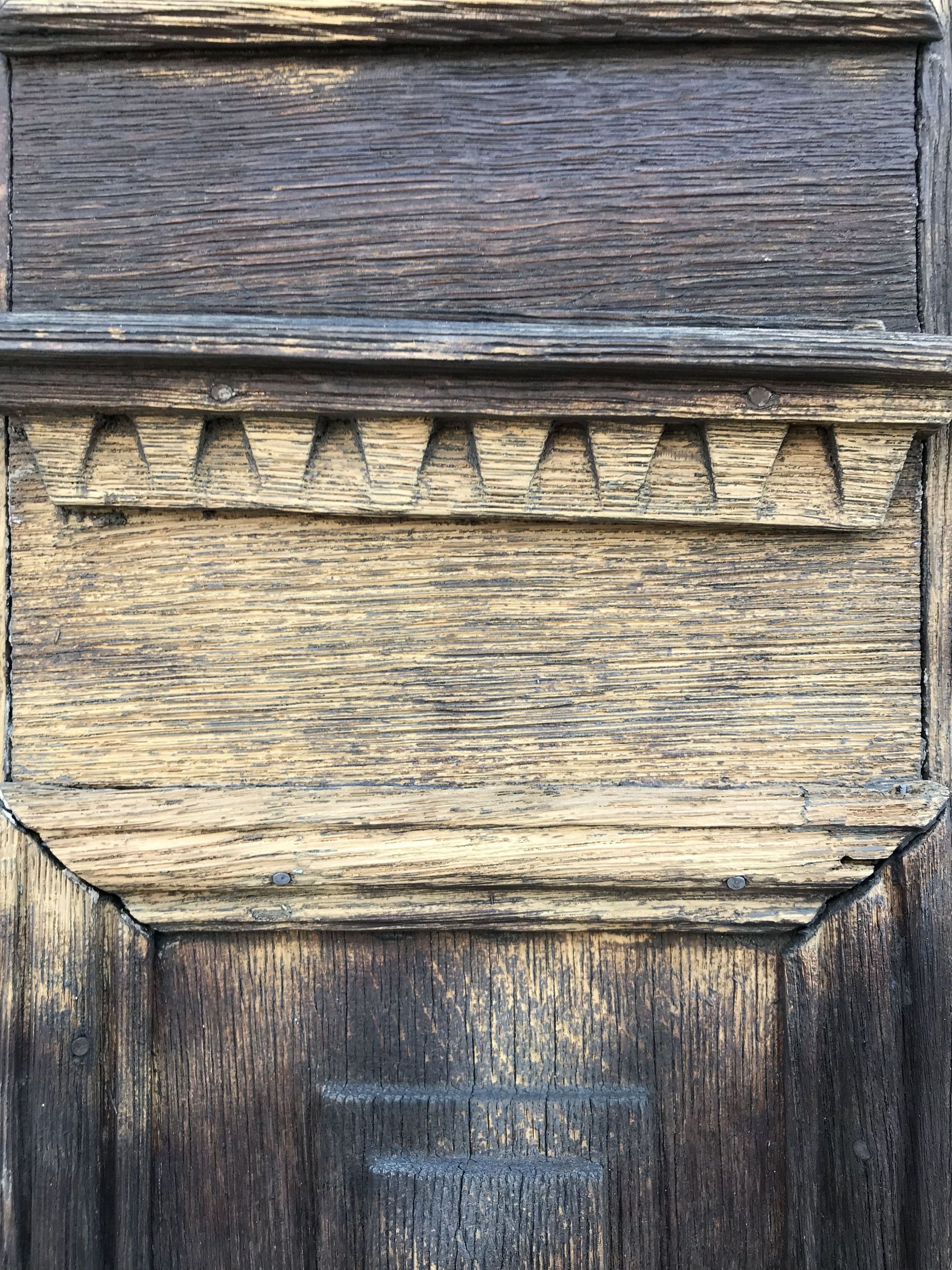 Sandstrahlmuster auf Eichentüre 3 - Malergeschäft Richner