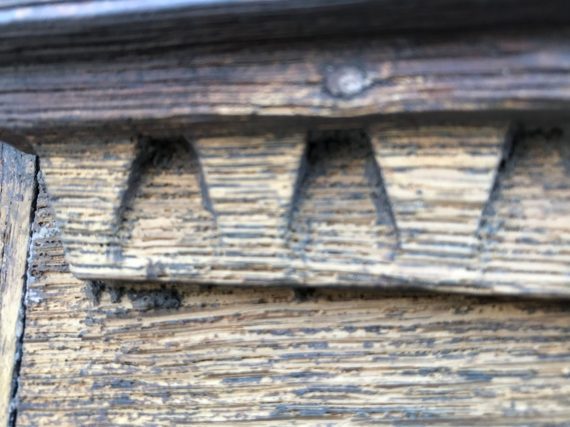 Sandstrahlmuster auf Eichentüre 4 - Malergeschäft Richner