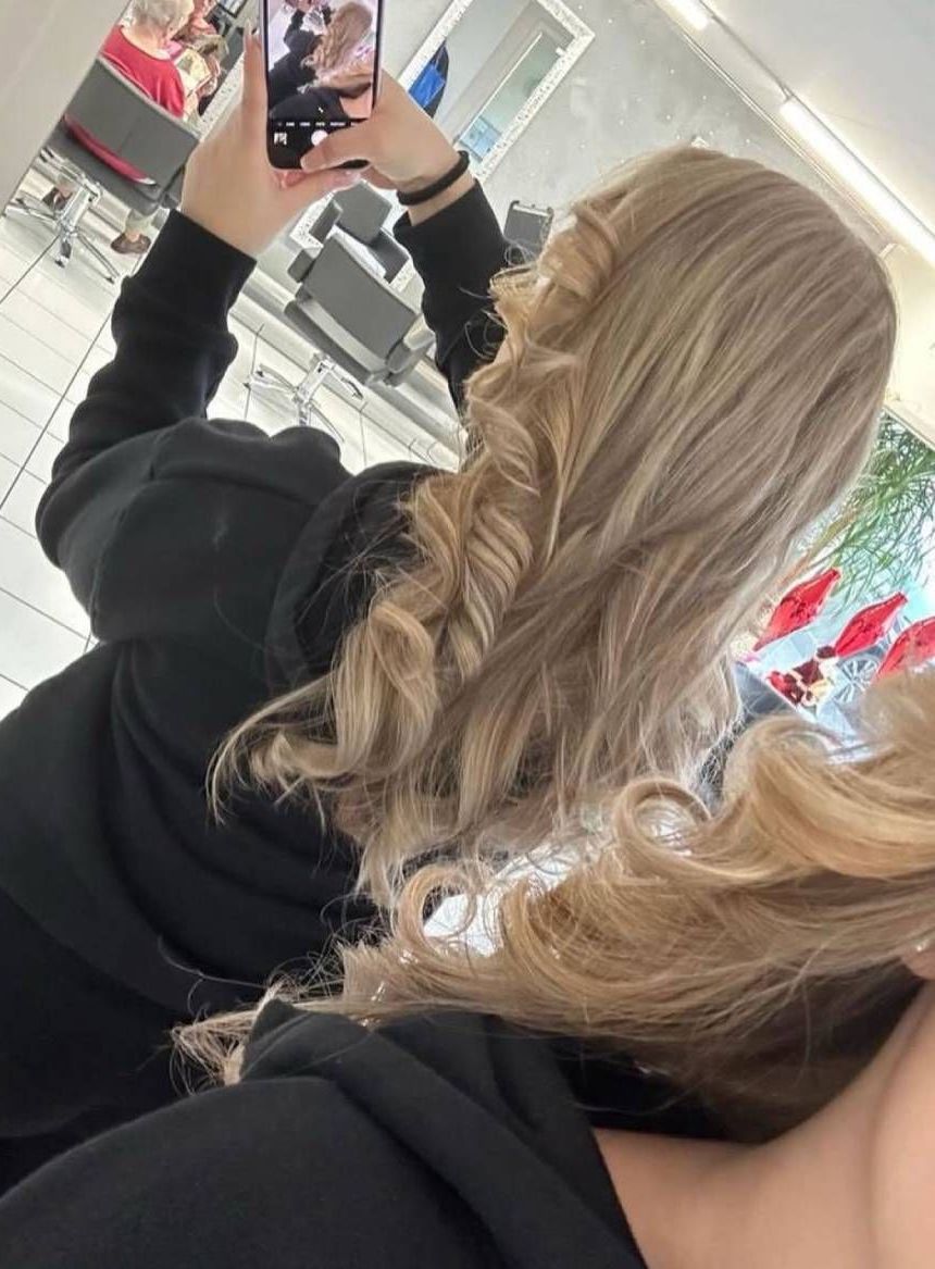 Langes, gelocktes Haar