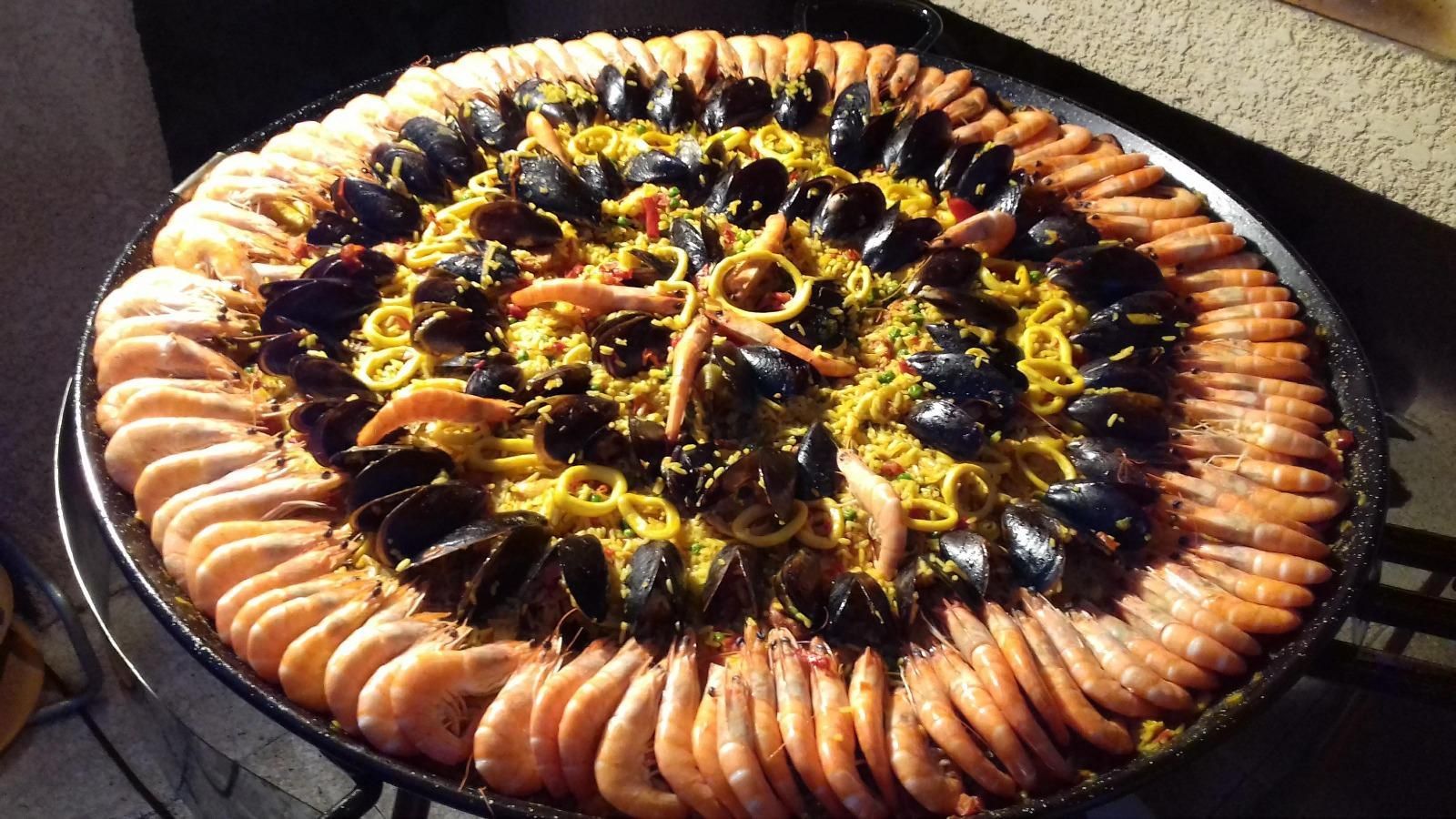 Plateau de paella pour fête des 30 ans.