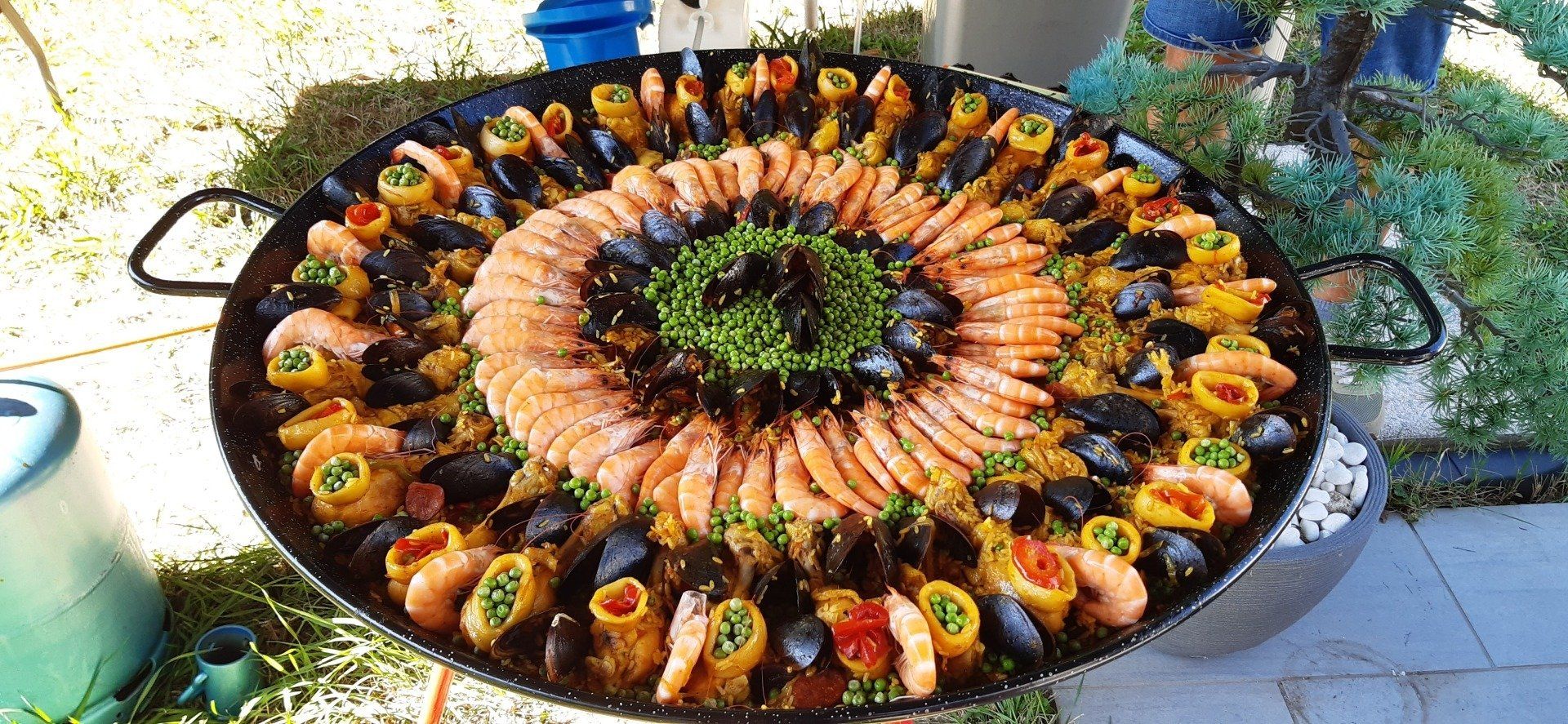 Plateau de paella petits pois.