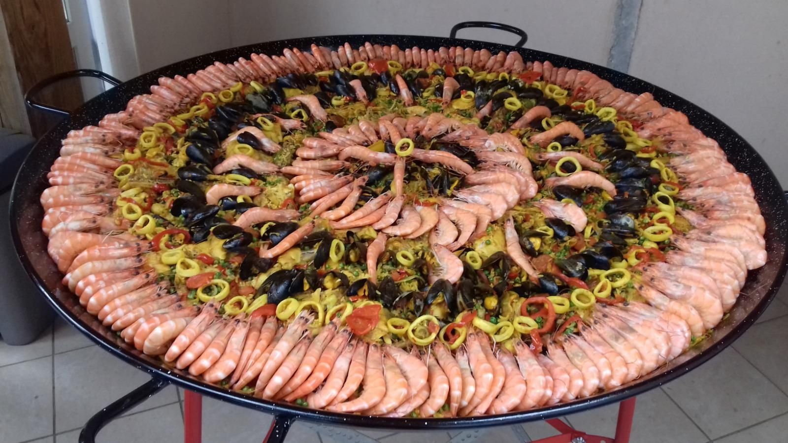 Plateau de paella traditionnelle.
