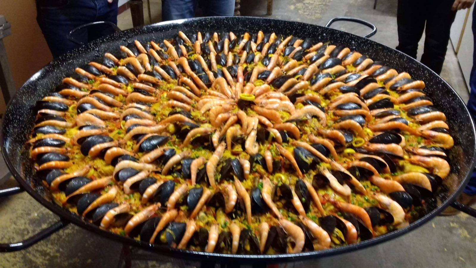 Plateau de paella centre de calamar.