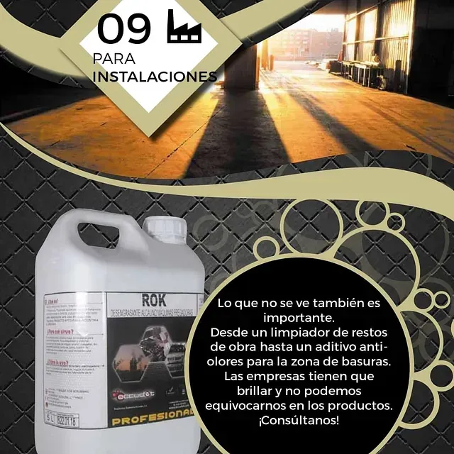 Una botella de Rok reposa sobre una superficie metálica.