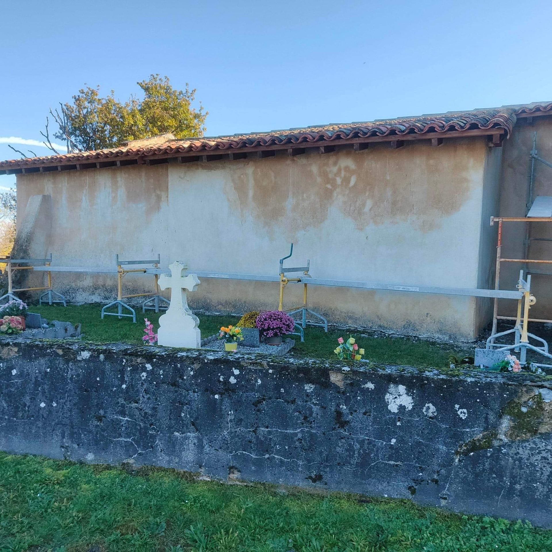 Rénovation des murs extérieurs d'une église