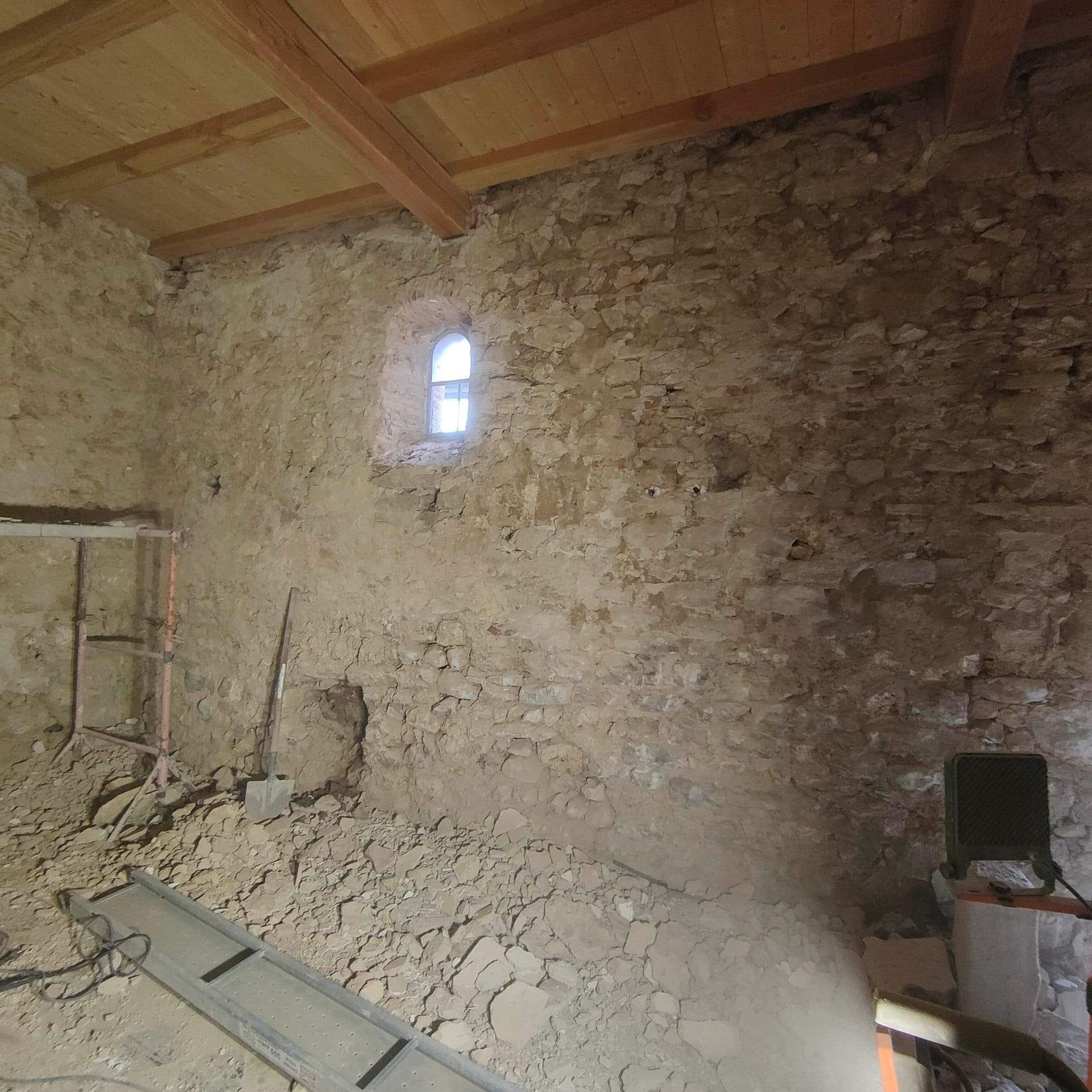 Rénovation d'un mur intérieur en pierre
