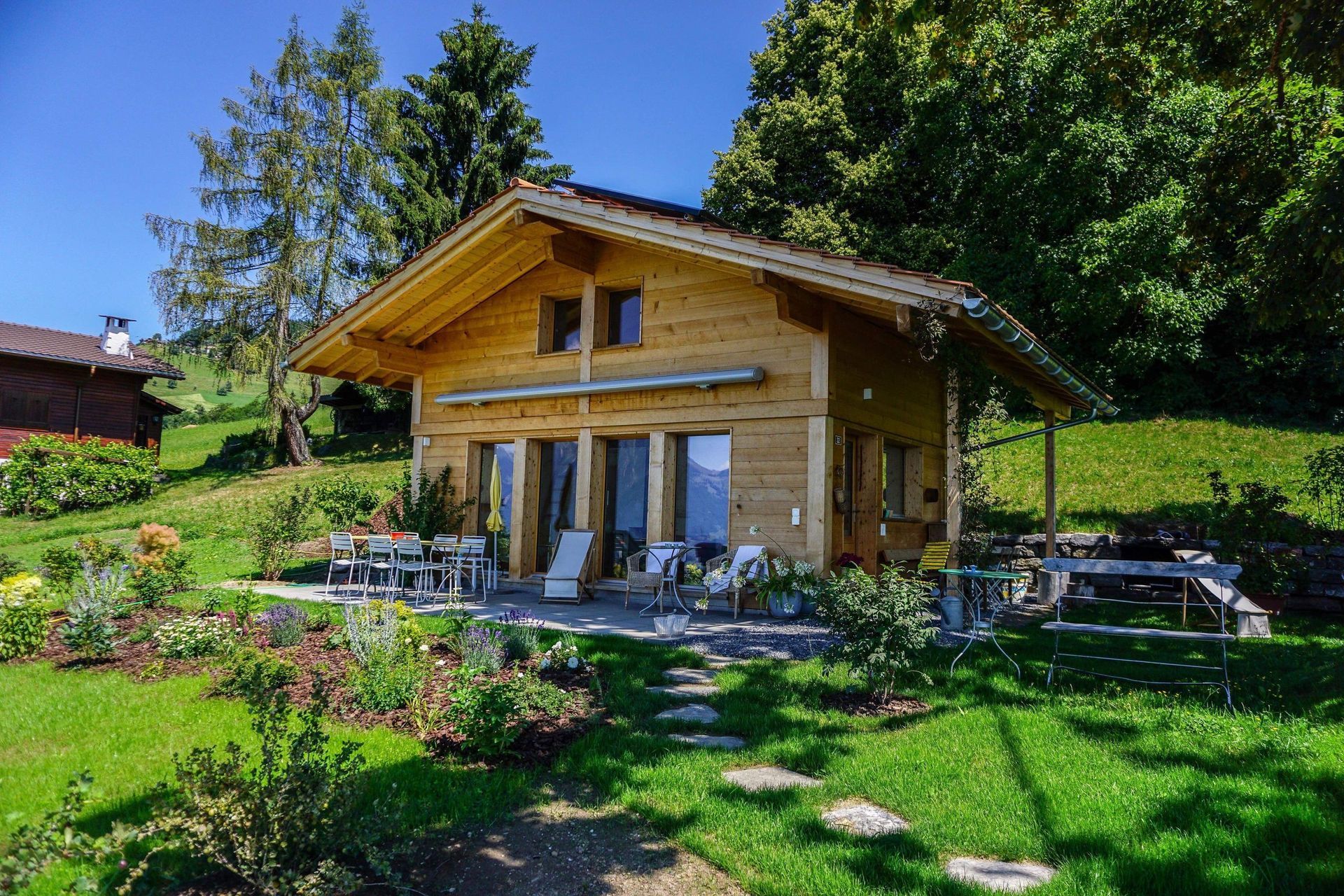 Haus aussen - Schick Holzbau und Umgebungsarbeiten