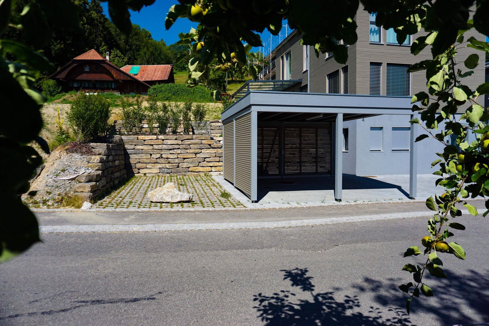 Garage aussen - Schick Holzbau und Umgebungsarbeiten