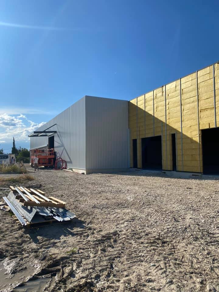 Isolation et bardage d'un bâtiment industriel