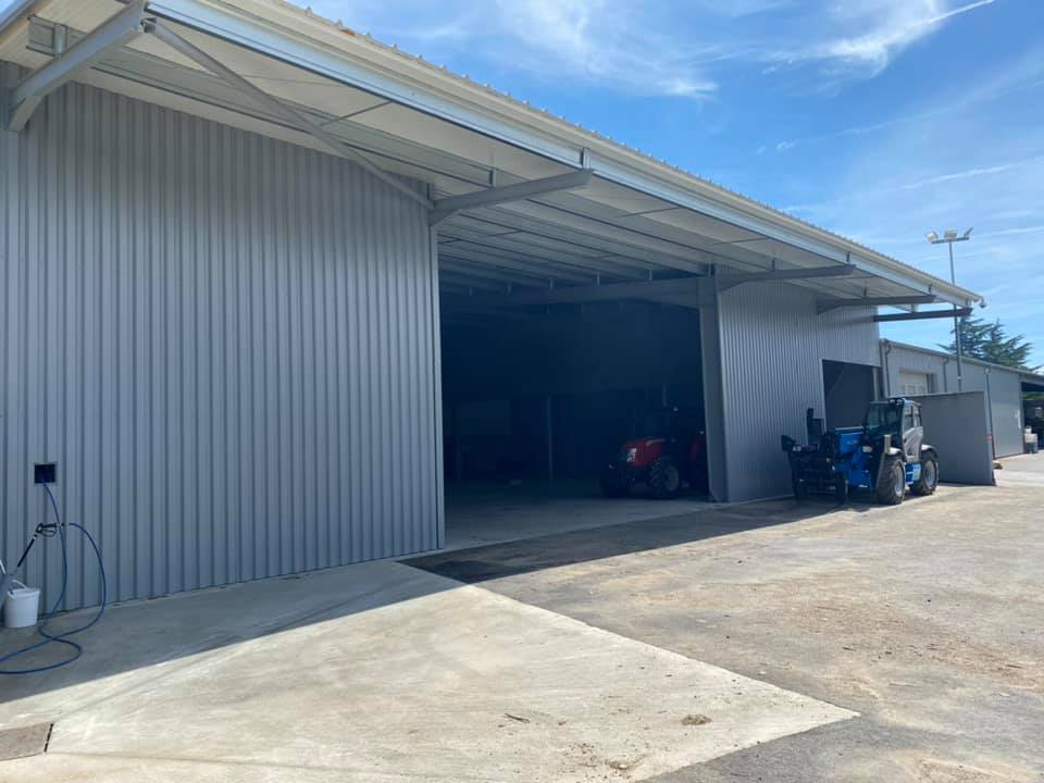 Entrée d'un bâtiment industriel