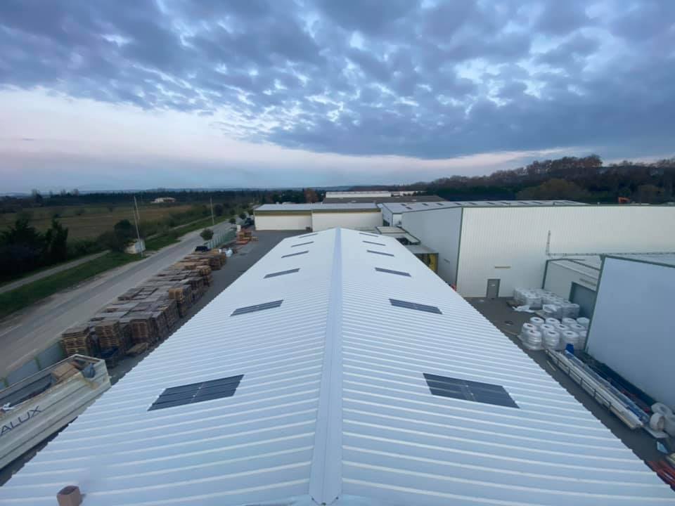 Toiture blanche en bac acier