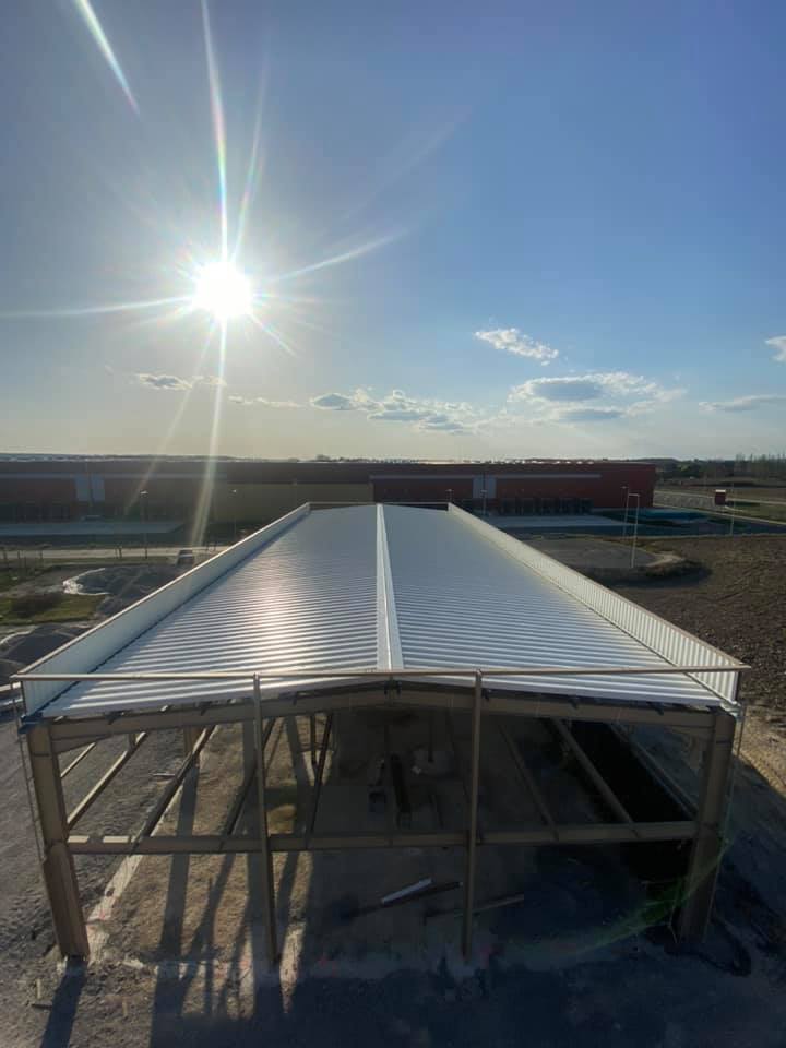 Toiture en PVC d'un bâtiment industriel