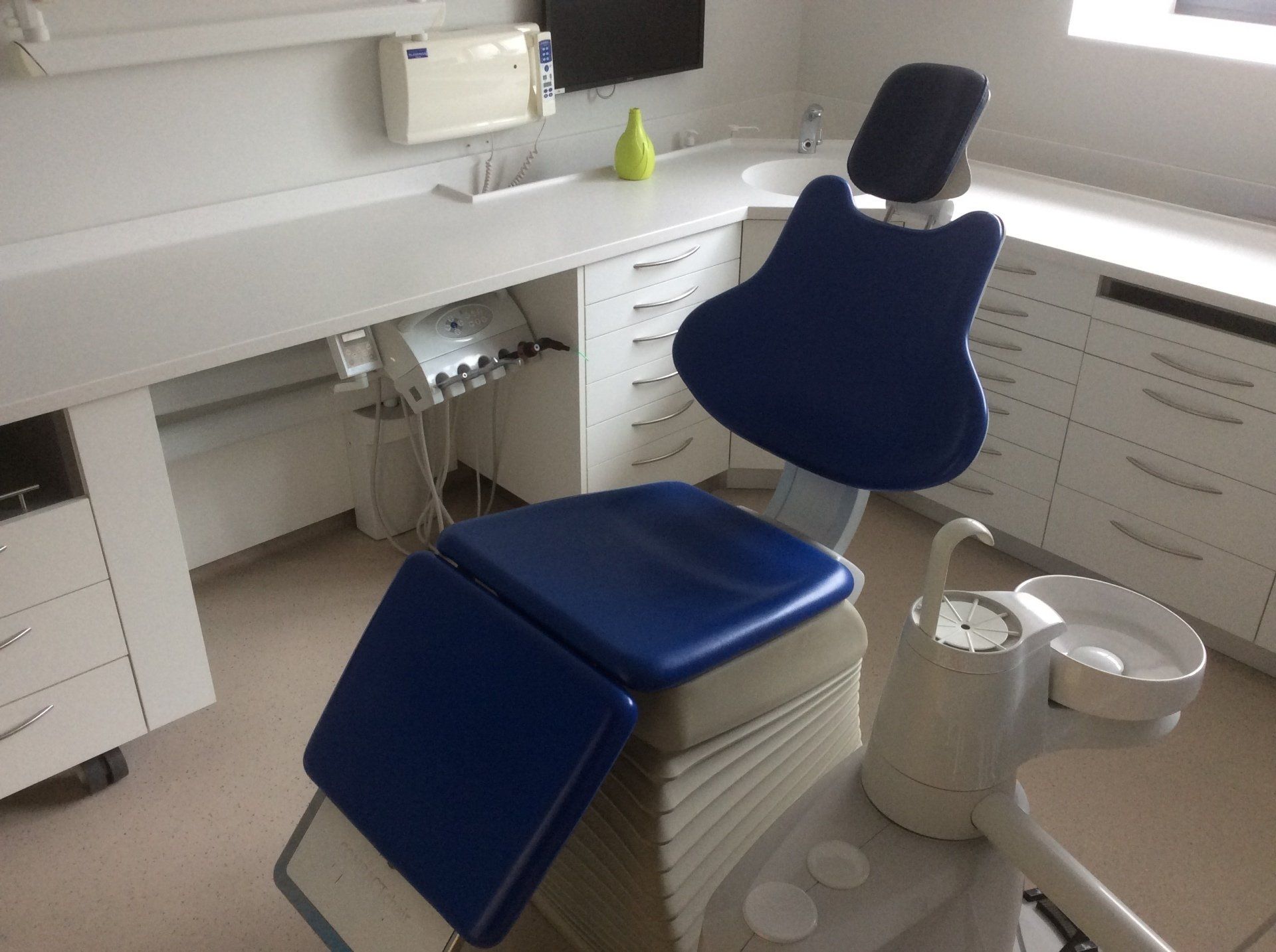 Siège médical en cuir blanc